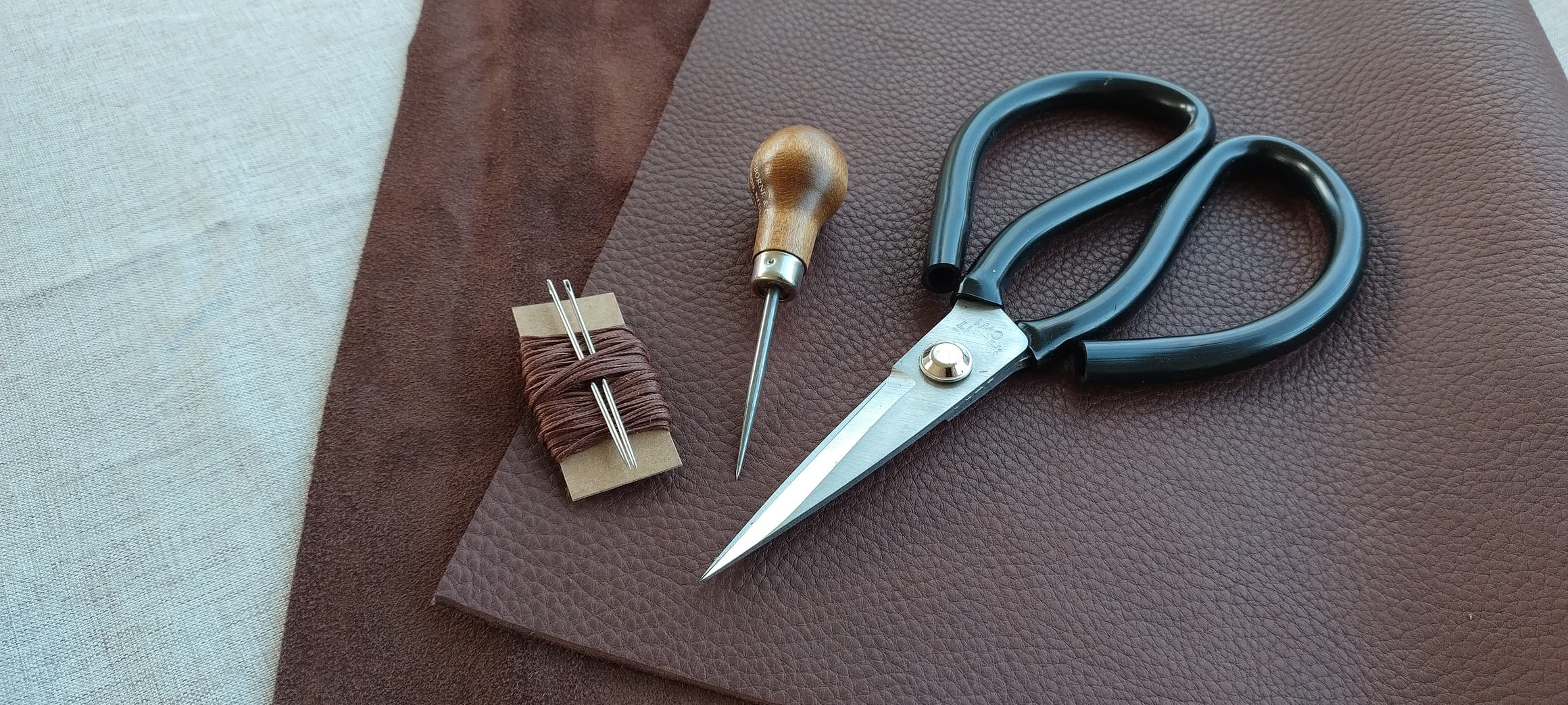Kit d'outils pour le travail du cuir