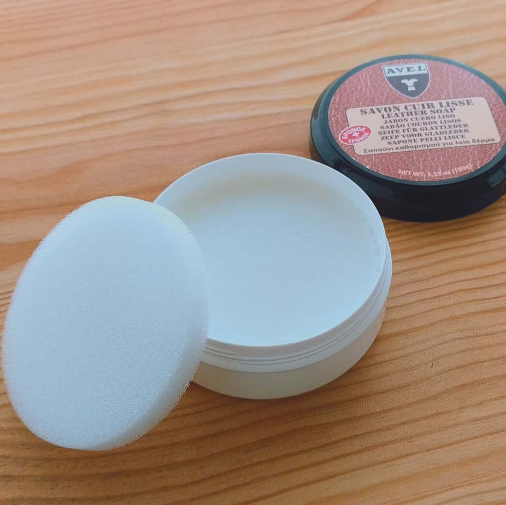 Savon régénérant et nettoyant pour cuir lisse