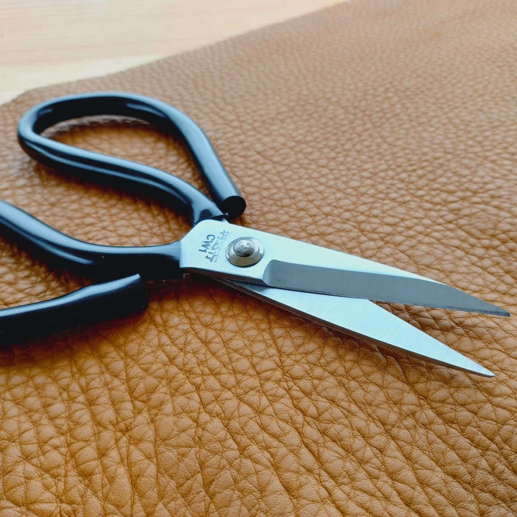 Ciseaux pour découper le cuir