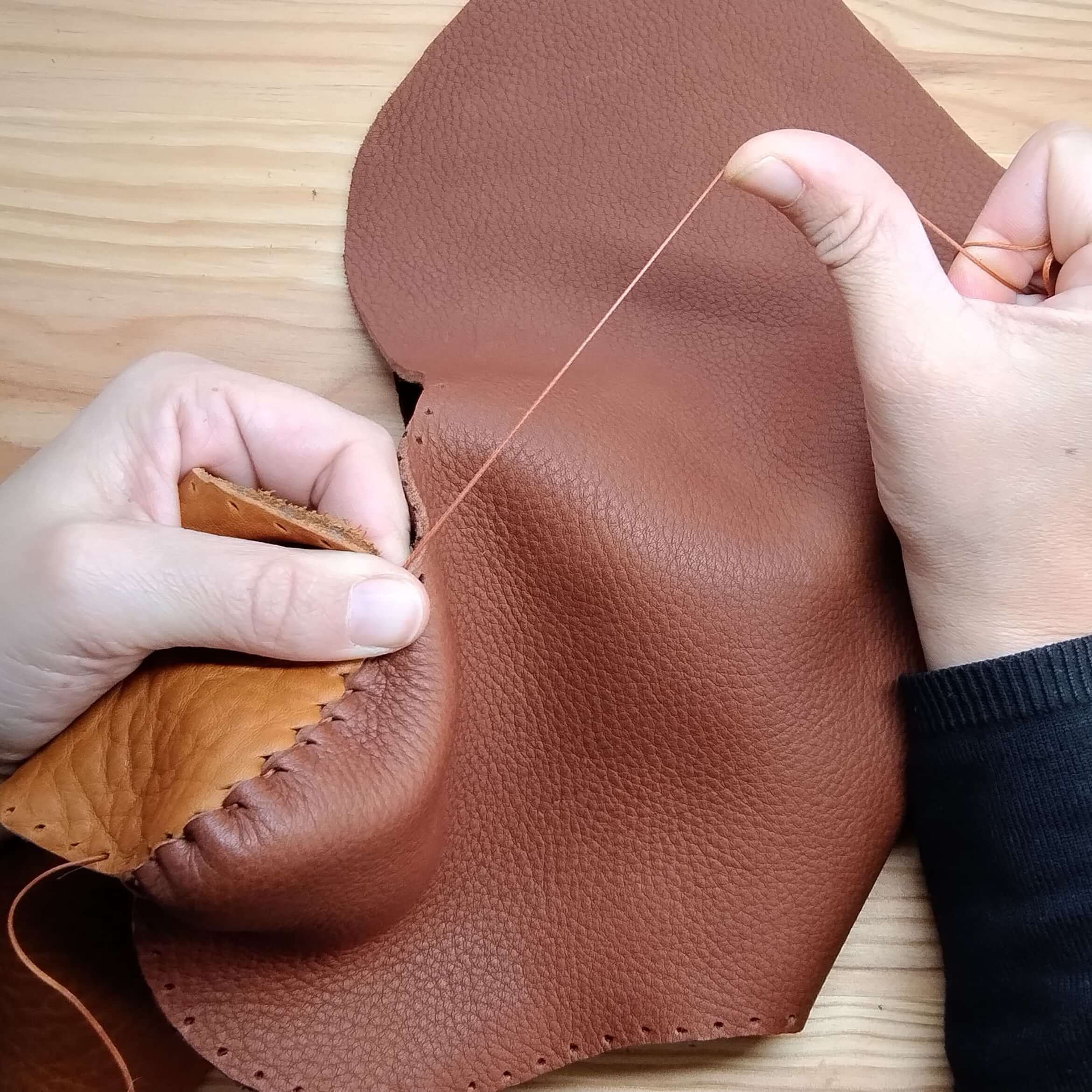 couture de bottes en cuir