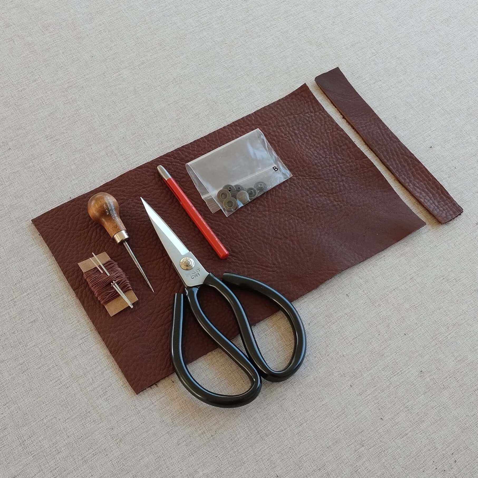 kit de fabrication d'une blague à tabac en cuir