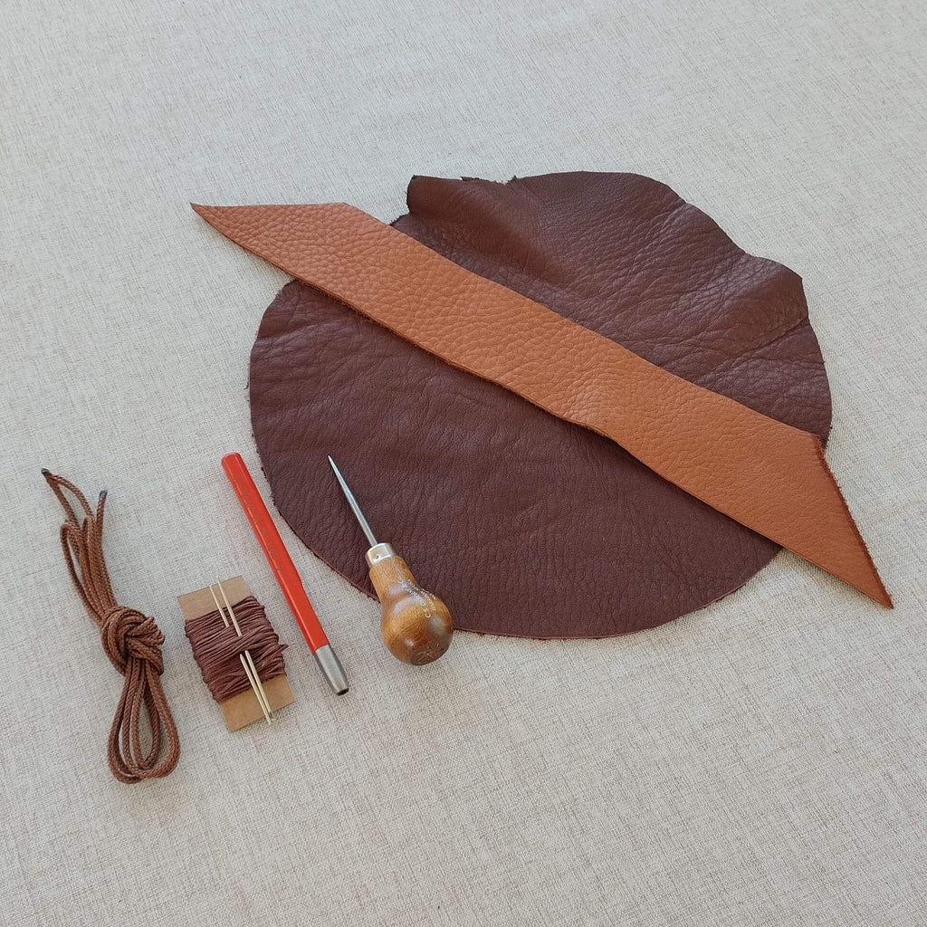 Kit outils et cuir pour fabriquer une bourse en cuir