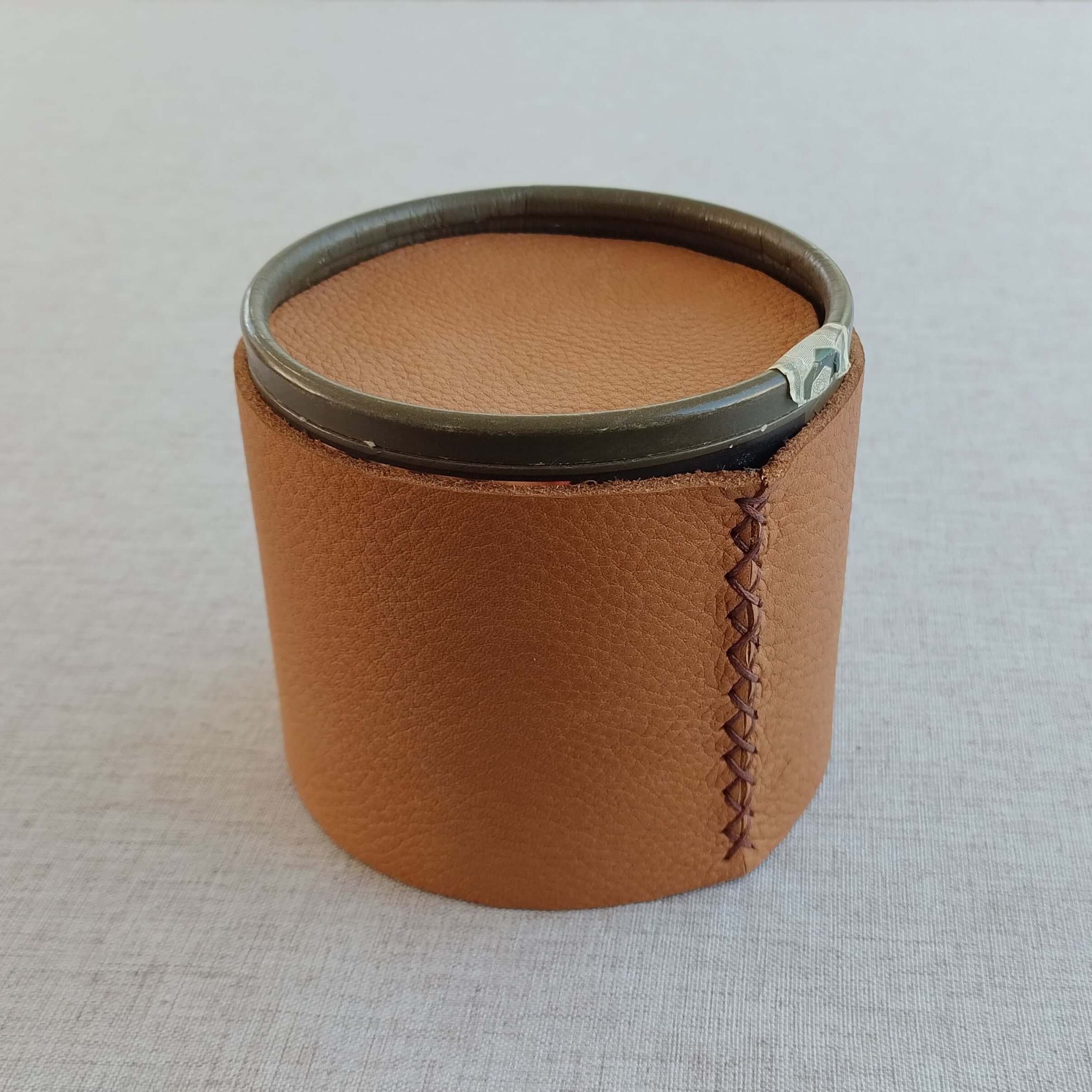 étuis en cuir (pot à tabac)